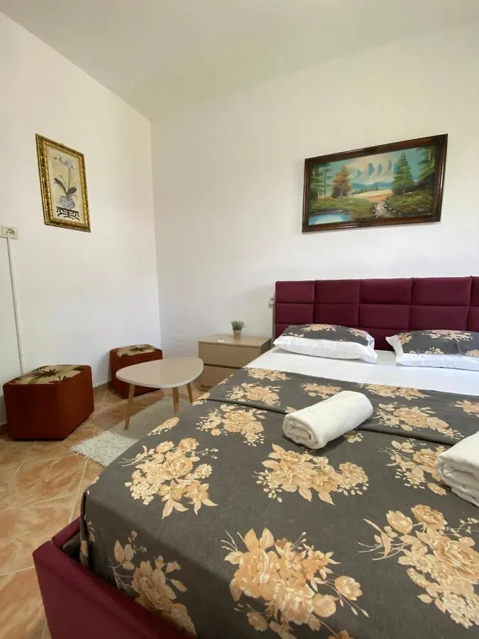 The Hood - Shkodra Backpackers Hostel  Shkoder