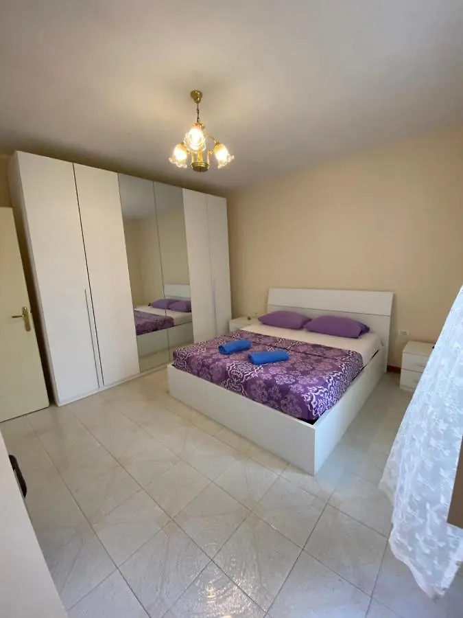The Hood - Shkodra Backpackers Hostel