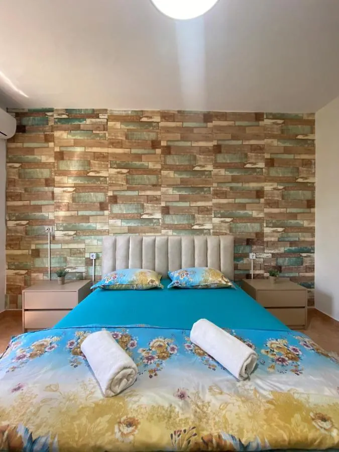 The Hood - Shkodra Backpackers Hostel