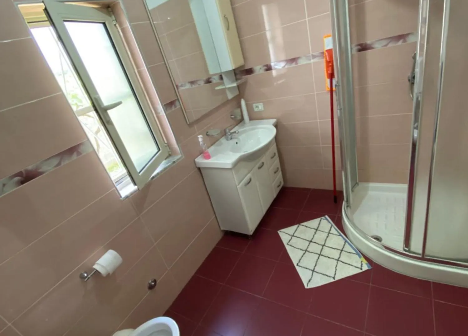The Hood - Shkodra Backpackers Hostel  Shkoder