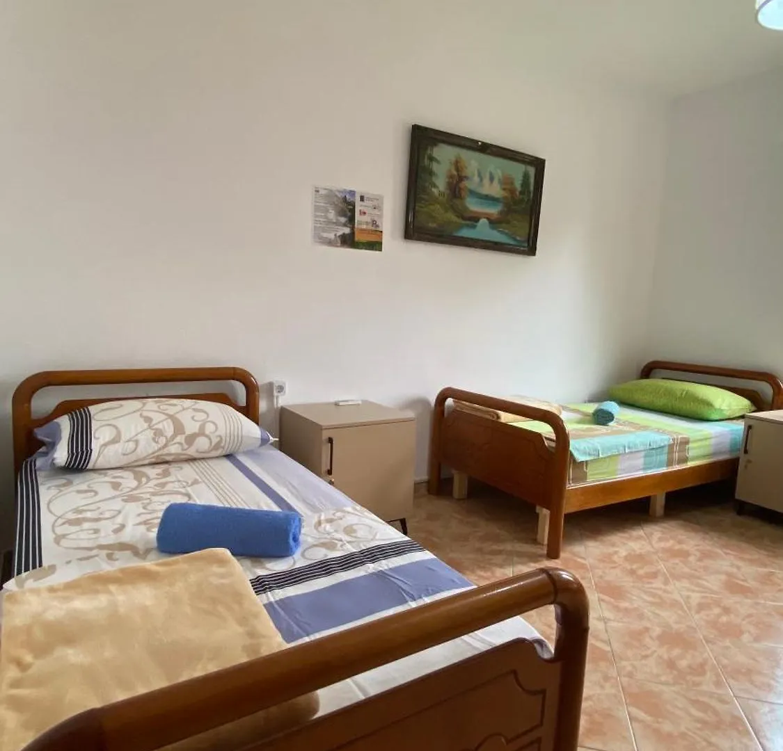 The Hood - Shkodra Backpackers Hostel Albania