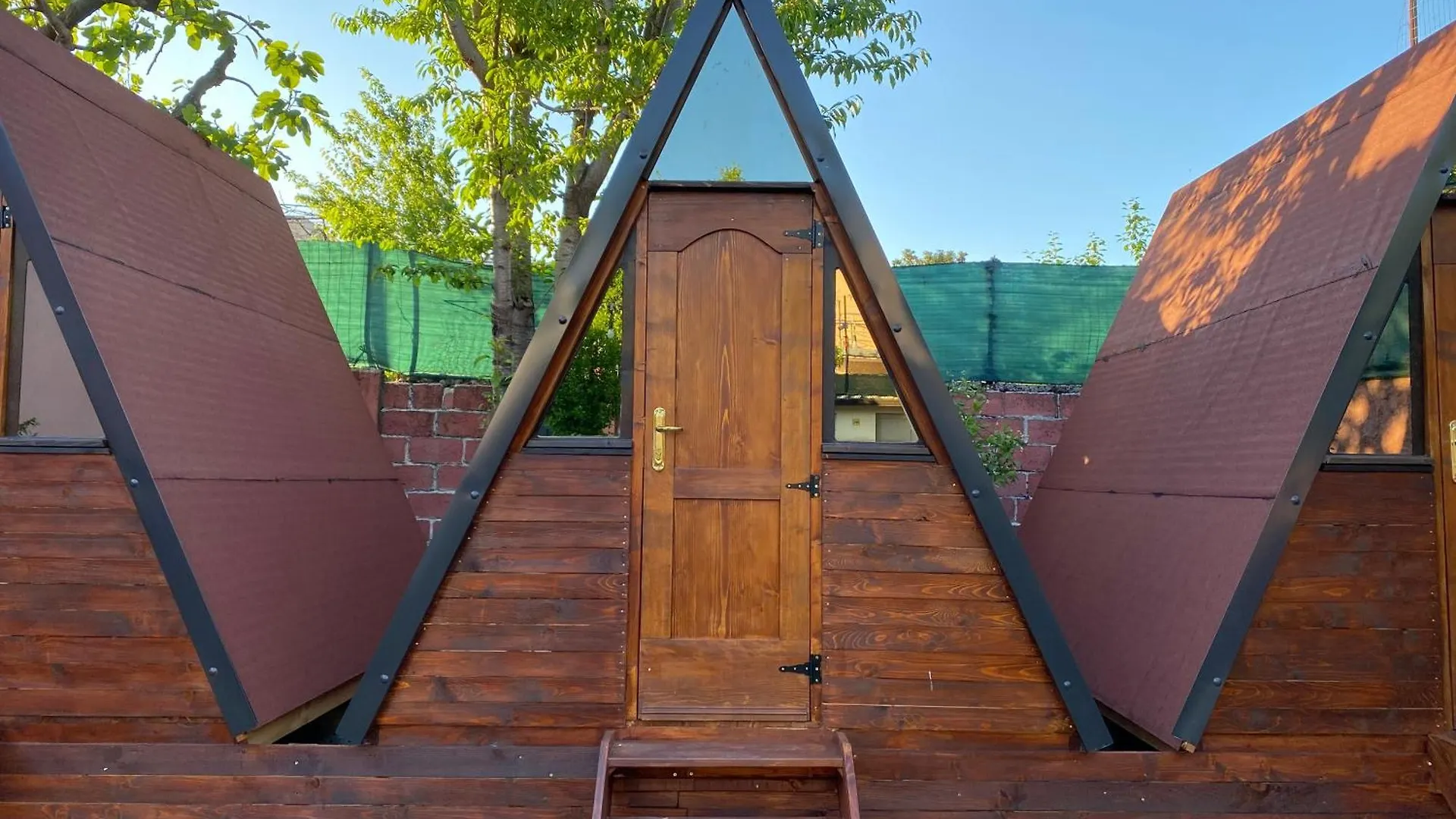 The Hood - Shkodra Backpackers Hostel Albania